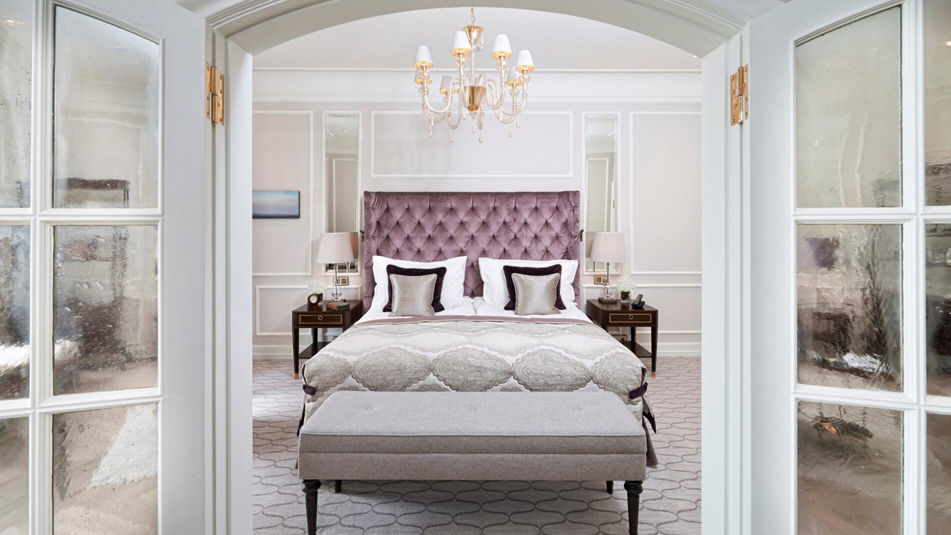 Der Schlafbereich der Deluxe Suite im Hotel Vier Jahreszeiten in Hamburg