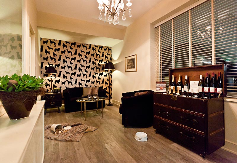 Die gemütliche Hundelounge im Hotel Vier Jahreszeiten in Hamburg